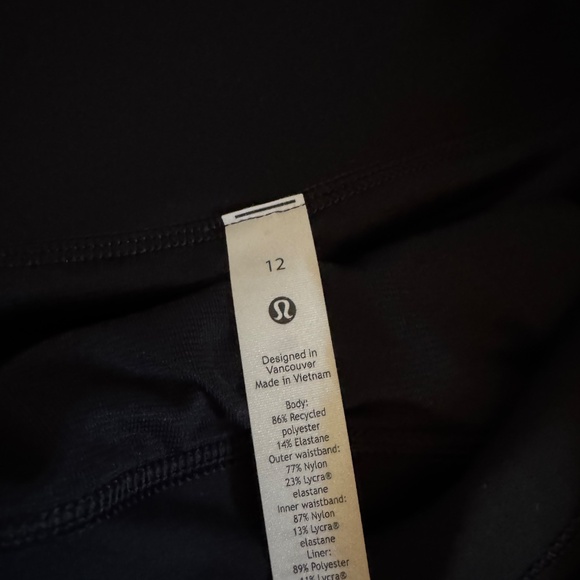 Lululemon shorts size 12 - Picture 3 of 3